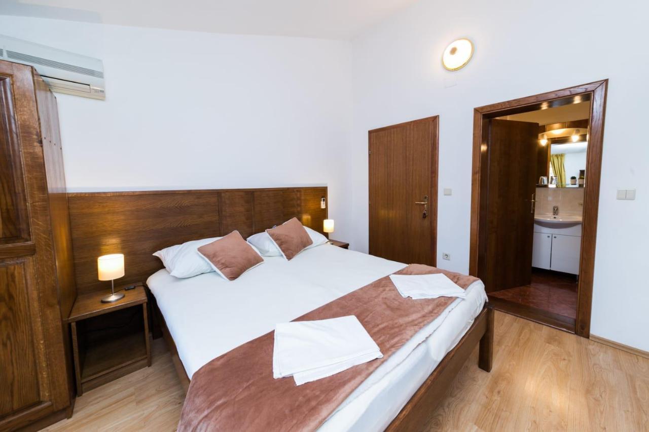 Mb Pag Bed&Breakfast Pag Town Buitenkant foto