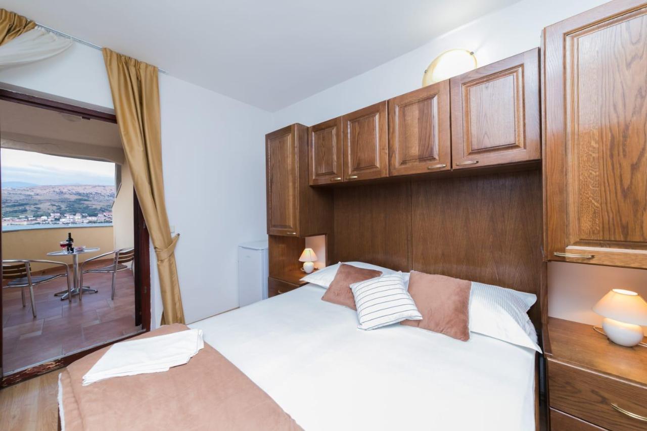 Mb Pag Bed&Breakfast Pag Town Buitenkant foto