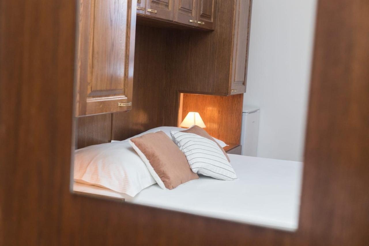 Mb Pag Bed&Breakfast Pag Town Buitenkant foto